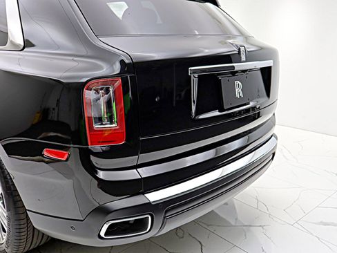 Used 2022 Rolls-Royce Cullinan AWD/4WD image 10