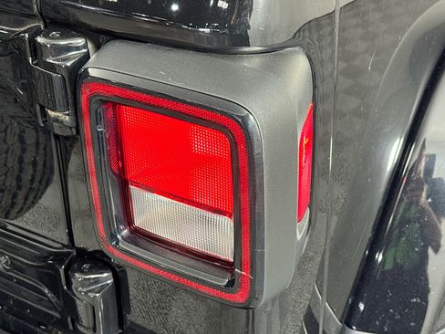 Used 2021 Jeep Wrangler Unlimited Sahara w/ Uconnect 4C Nav & Sound Group image 32