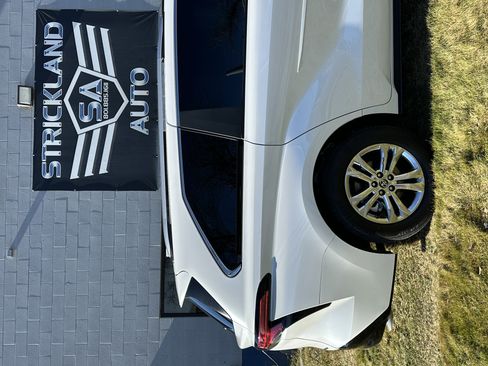 Used 2025 Toyota Sienna Limited image 6