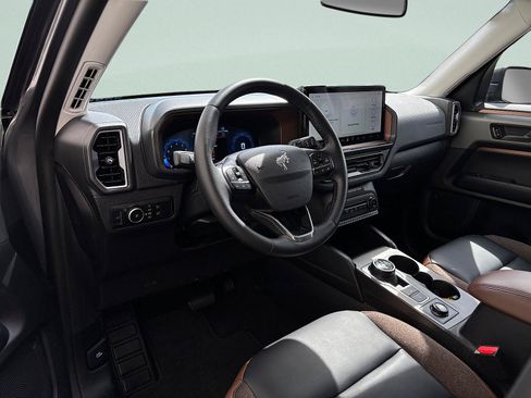 Used 2025 Ford Bronco Sport Outer Banks AWD/4WD image 14