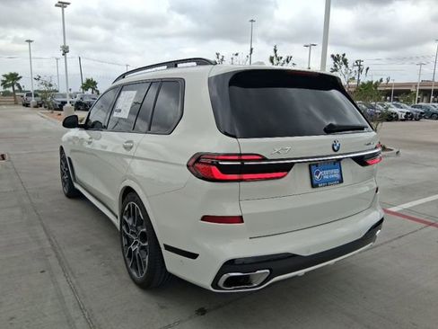 Used 2025 BMW X7 xDrive40i w/ Executive Package AWD/4WD image 4