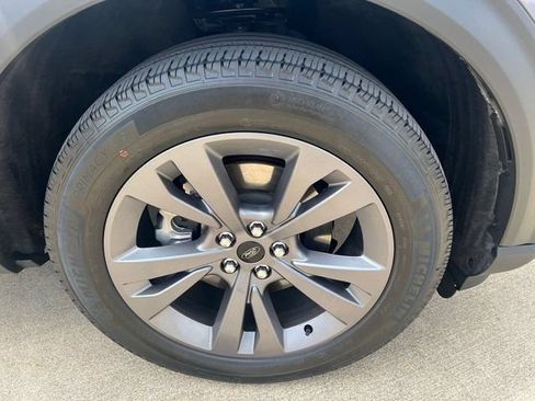 Used 2022 Ford Explorer XLT w/ Equipment Group 202A AWD/4WD image 24