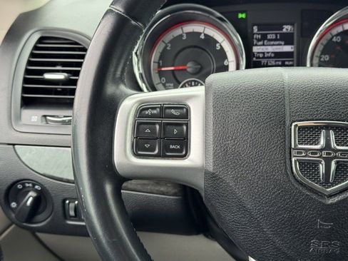 Used 2019 Dodge Grand Caravan SE w/ UConnect Hands-Free Group image 21