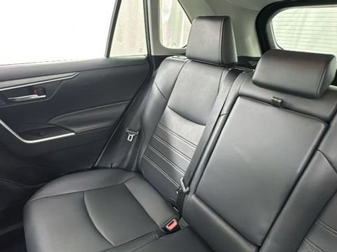 Used 2019 Toyota RAV4 XLE Premium image 14