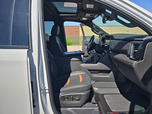 Used 2025 GMC Sierra 1500 AT4 w/ Technology Package AWD/4WD image 18