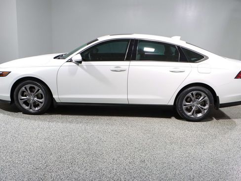 Used 2024 Honda Accord EX image 10