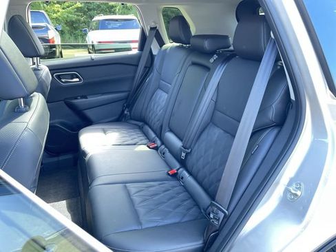 Used 2026 Nissan Rogue Platinum w/ Platinum Premium Package AWD/4WD image 25