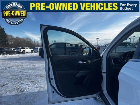 Used 2020 Jeep Cherokee Latitude Lux w/ Quick Order Package 26H Lux image 16