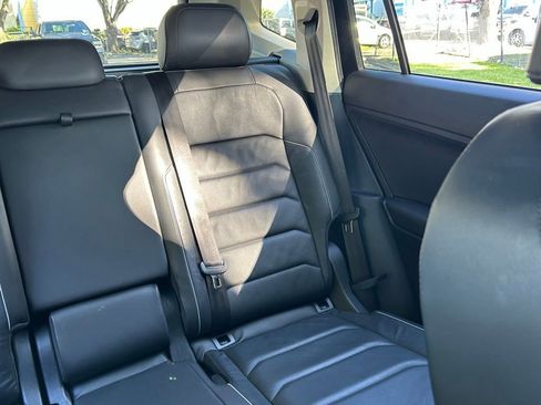 Used 2018 Volkswagen Tiguan SEL Premium image 15