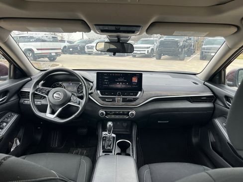 Used 2024 Nissan Altima 2.5 SV w/ SV Premium Package image 20