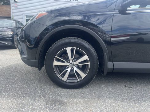 Used 2018 Toyota RAV4 XLE AWD/4WD image 38