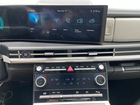 Used 2025 Hyundai Santa Fe SEL FWD image 8