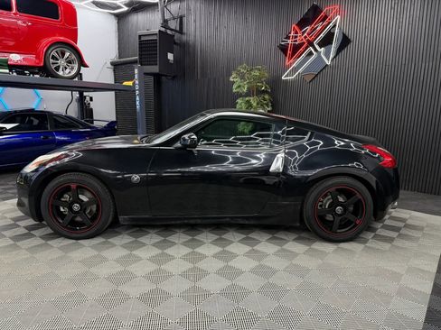 Used 2009 Nissan 370Z Touring RWD image 2