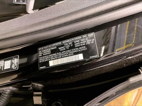 New 2027 Volvo XC60 B5 Plus AWD/4WD image 8