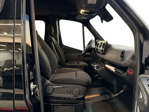 Used 2019 Mercedes-Benz Sprinter 2500 image 14