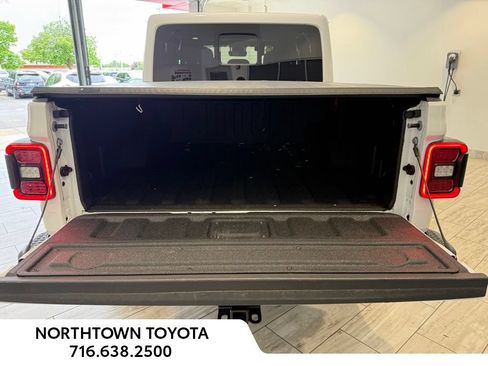 Used 2025 Jeep Gladiator Mojave w/ Safety Group AWD/4WD image 17