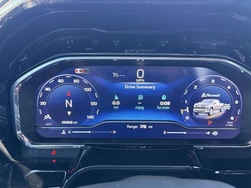 Used 2025 Chevrolet Silverado 1500 LT image 39