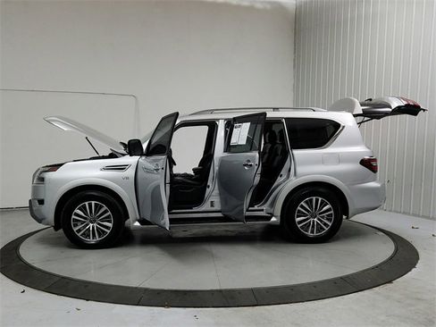 Used 2021 Nissan Armada SL w/ Captain's Chairs Package image 12