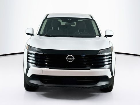 Used 2025 Nissan Kicks SV FWD image 2
