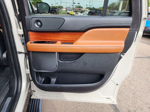 Used 2019 Lincoln Navigator L Reserve AWD/4WD image 11