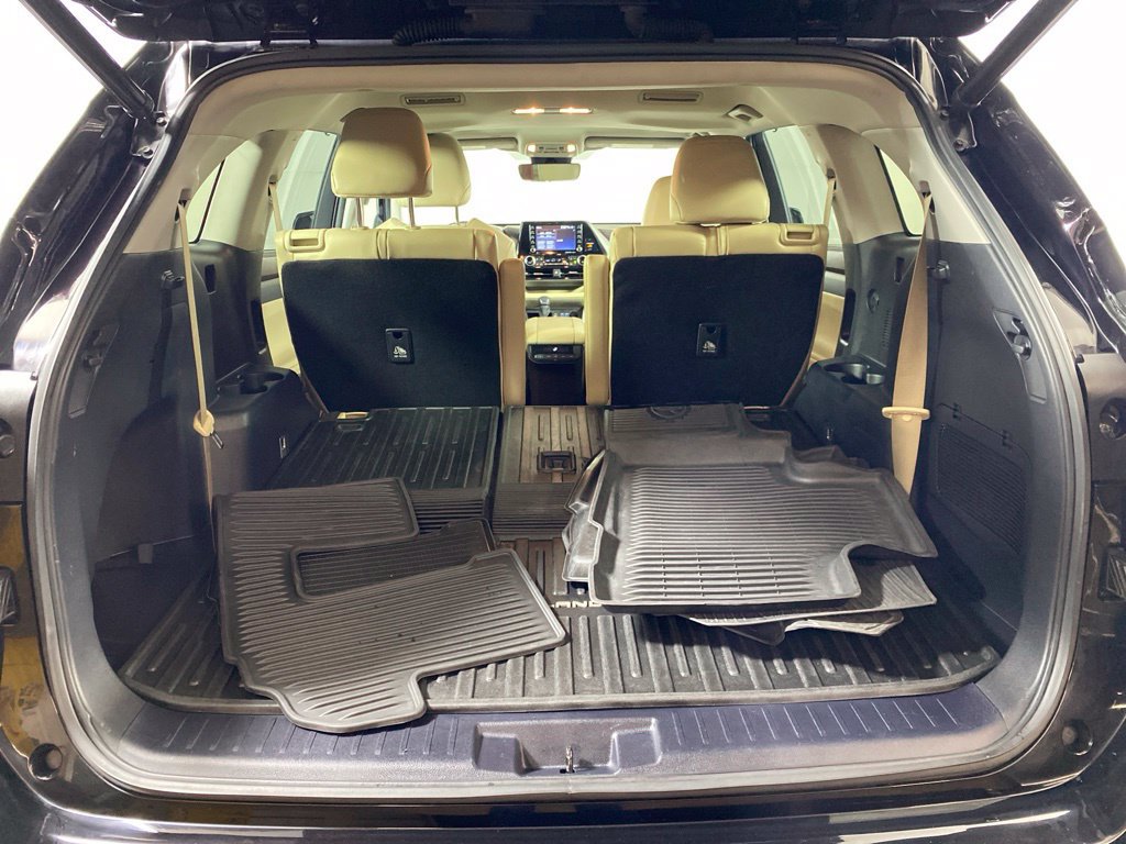 Used 2022 Toyota Highlander XLE AWD/4WD image 28