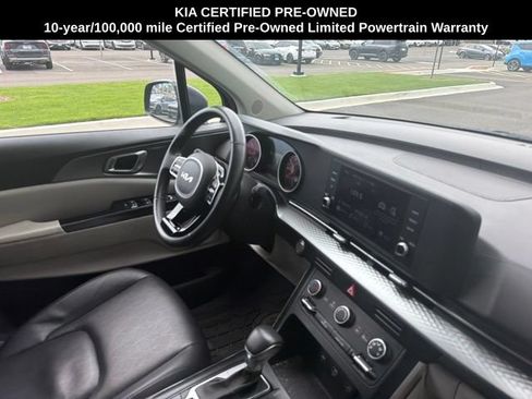 Certified 2024 Kia Carnival LX FWD image 16