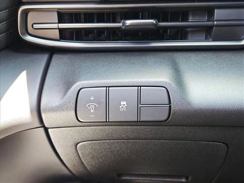 Certified 2025 Hyundai Elantra Sport FWD image 15