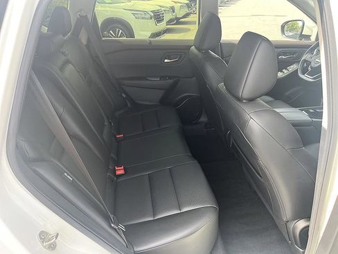 Used 2023 Nissan Rogue SV w/ SV Premium B Package image 16