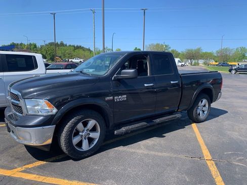 Used 2016 RAM 1500 Classic SLT AWD/4WD image 2