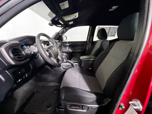 Used 2022 Toyota Tacoma TRD Sport image 14