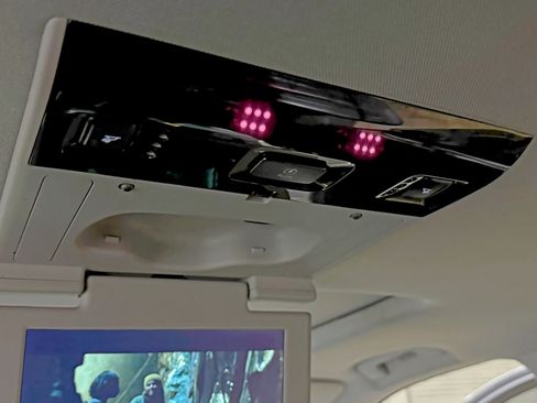 Used 2019 GMC Yukon XL Denali w/ Denali Ultimate Package image 24