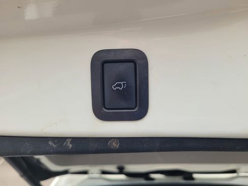 Used 2019 Toyota Highlander XLE image 10