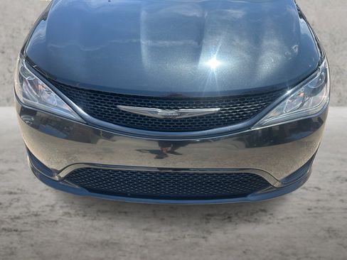 Used 2018 Chrysler Pacifica Touring-L Plus w/ S Appearance Package FWD image 13