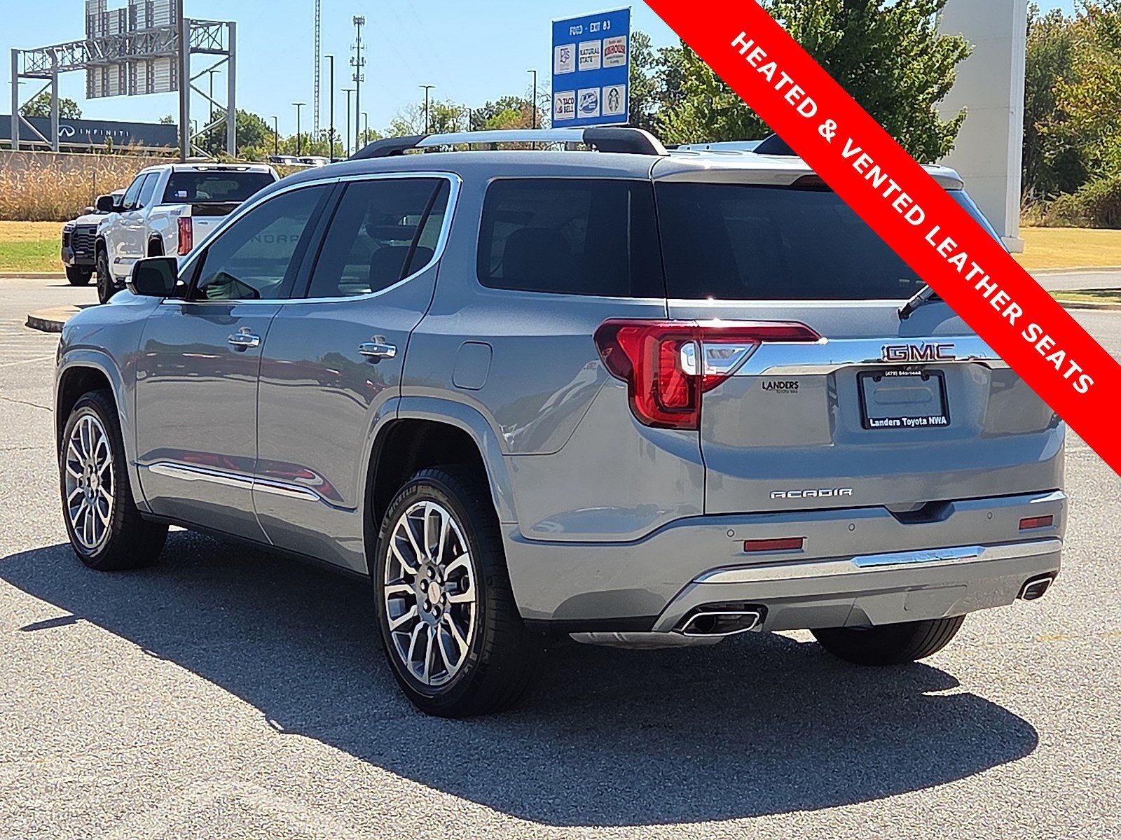 Used 2023 GMC Acadia Denali w/ Denali Ultimate Package FWD image 4