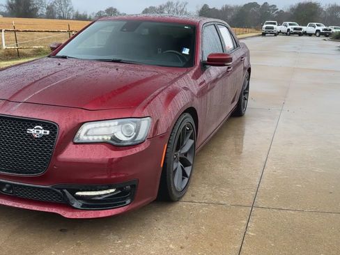 Used 2023 Chrysler 300 C image 4