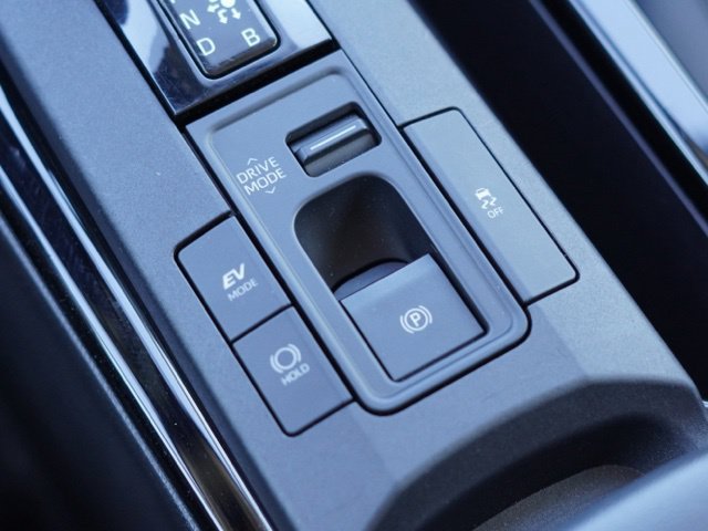 Used 2025 Toyota Prius LE FWD image 31