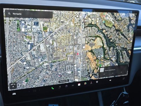 Used 2022 Tesla Model S image 18