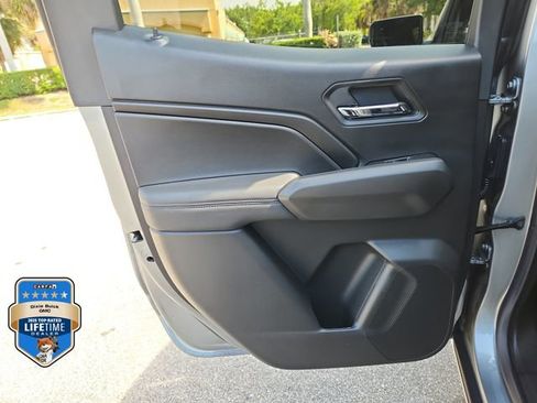 New 2026 GMC Canyon Elevation w/ LPO, Black Badging Package RWD image 9