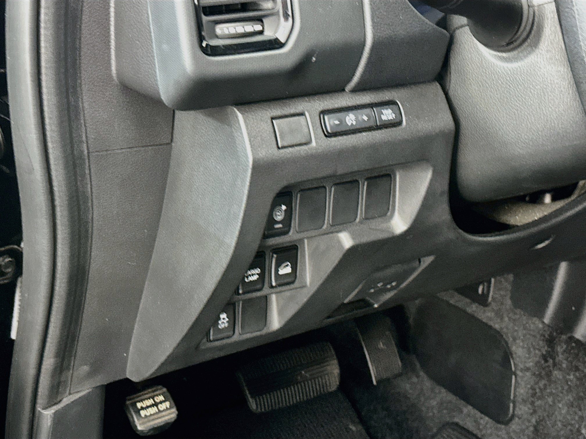 Used 2023 Nissan Frontier SV w/ Midnight Edition Package AWD/4WD image 17