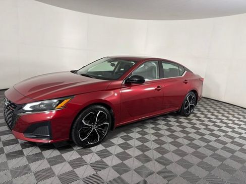 Used 2023 Nissan Altima 2.5 SR w/ SR Premium Package FWD image 17