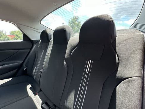 Used 2022 Hyundai Elantra SEL FWD image 16