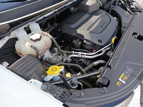 Used 2025 Chrysler Pacifica Limited FWD image 55