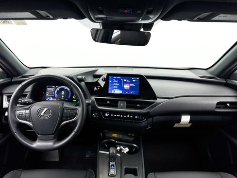 Used 2025 Lexus UX 300h FWD w/ Accessory Package (Z2) image 18