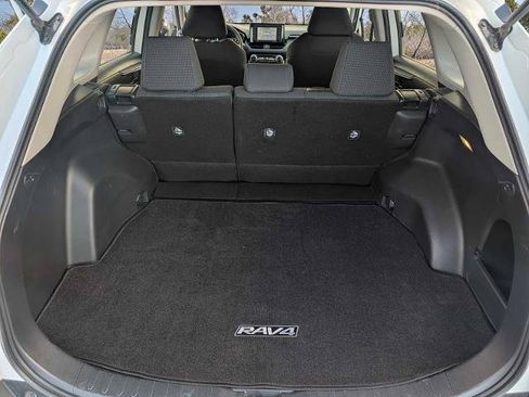 Used 2022 Toyota RAV4 LE w/ Carpet Mat Package (TMS) AWD/4WD image 26