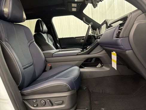 Certified 2026 INFINITI QX80 4WD w/ Sport Exterior Package image 37