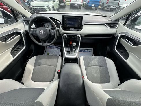 Used 2022 Toyota RAV4 XLE AWD/4WD image 21