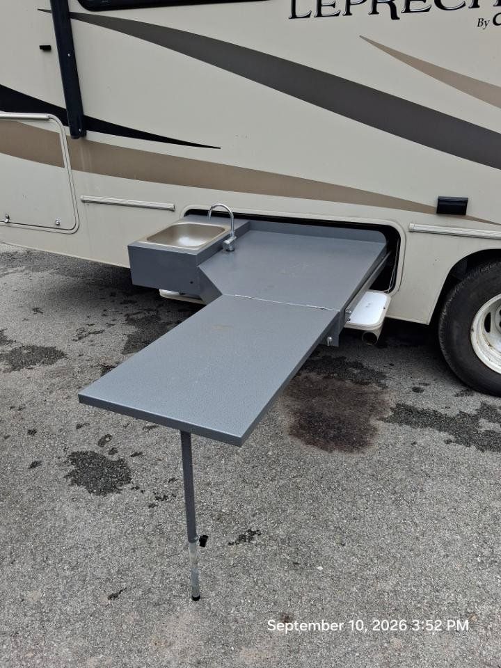 Used 2018 Ford E-450 and Econoline 450 Super Duty w/ Motorhome Prep Package RWD image 36