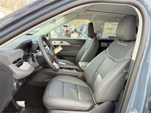 New 2026 Ford Explorer Active w/ Active Comfort Package image 10
