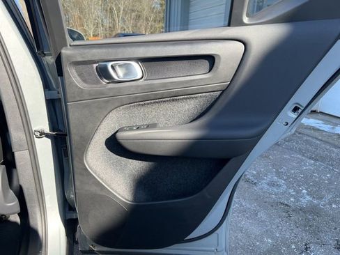 Certified 2025 Volvo XC40 B5 Plus image 18