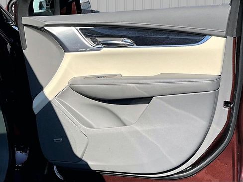 Used 2022 Cadillac XT6 Premium Luxury w/ Technology Package image 28